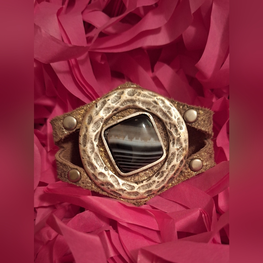 NWOT Gorgeous Leatherock USA Braclet w/ Stone Purchased @ Buckle - Picture 2 of 10